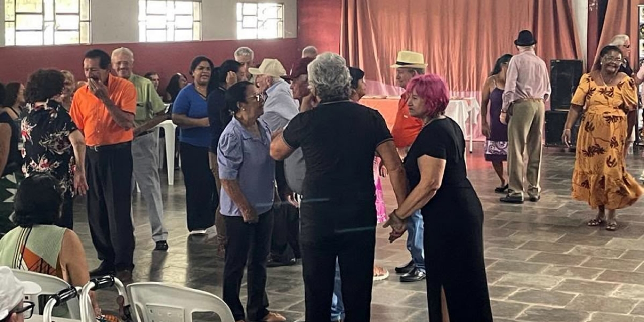 Baile da Terceira Idade promove alegria e convivência para usuários dos Cras