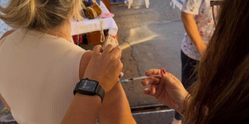 Secretaria de Saúde realiza vacinação no comércio neste sábado (18/04)