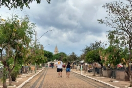 10 mil pessoas visitam cemitério municipal no Dia de Finados